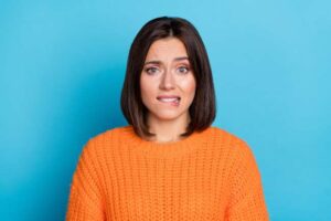 都筑区（都筑ふれあいの丘駅）の歯医者、マサキ歯科クリニックで、唇を噛む癖「咬唇癖」が引き起こす歯並びへの影響と対処法を解説