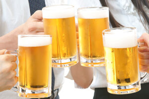 都筑区（都筑ふれあいの丘駅）の歯医者、マサキ歯科クリニックの前歯のお酒を飲むと歯ぐきが痛くなる原因についての解説
