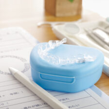 都筑区（都筑ふれあいの丘駅）の歯医者、マサキ歯科クリニックで、マウスピース矯正のアライナーが浮く・はまらない時の対処法を解説