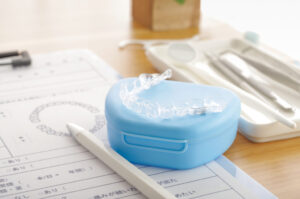 都筑区（都筑ふれあいの丘駅）の歯医者、マサキ歯科クリニックで、マウスピース矯正のアライナーが浮く・はまらない時の対処法を解説