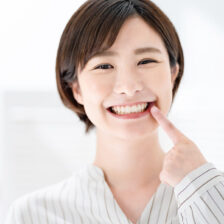 都筑区（都筑ふれあいの丘駅）の歯医者、マサキ歯科クリニックで、セラミック治療後の詰め物・かぶせ物を長持ちさせるセルフケアと注意点を解説