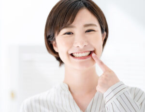 都筑区（都筑ふれあいの丘駅）の歯医者、マサキ歯科クリニックで、セラミック治療後の詰め物・かぶせ物を長持ちさせるセルフケアと注意点を解説